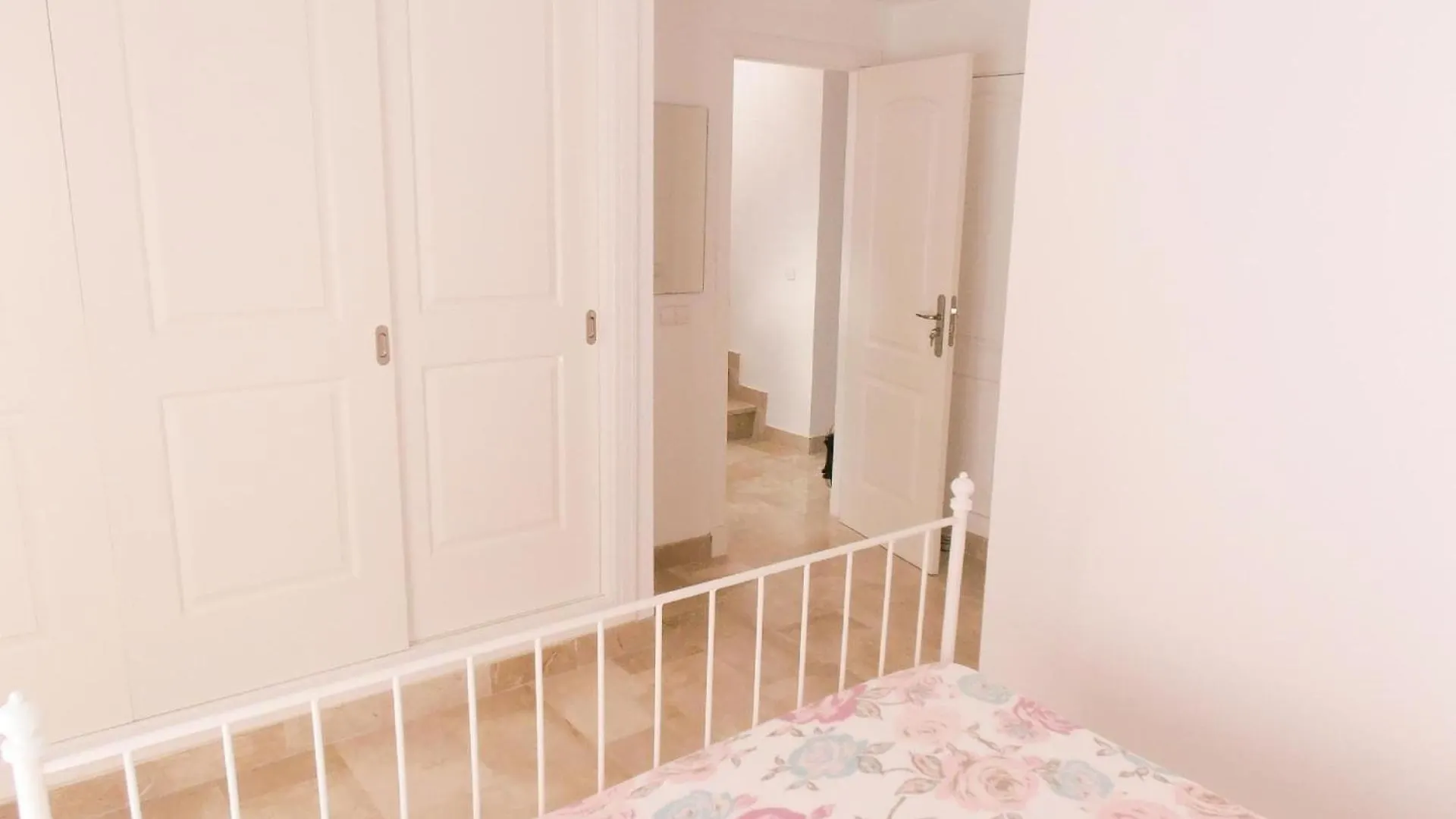 Ferienwohnung Auf Drei Ebenen Mit Vier Terrassen, Wlan U Gemeinschaftspool Estepona Apartment
