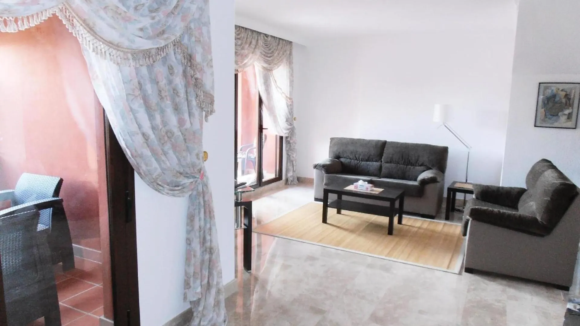 Ferienwohnung Auf Drei Ebenen Mit Vier Terrassen, Wlan U Gemeinschaftspool Estepona Apartment