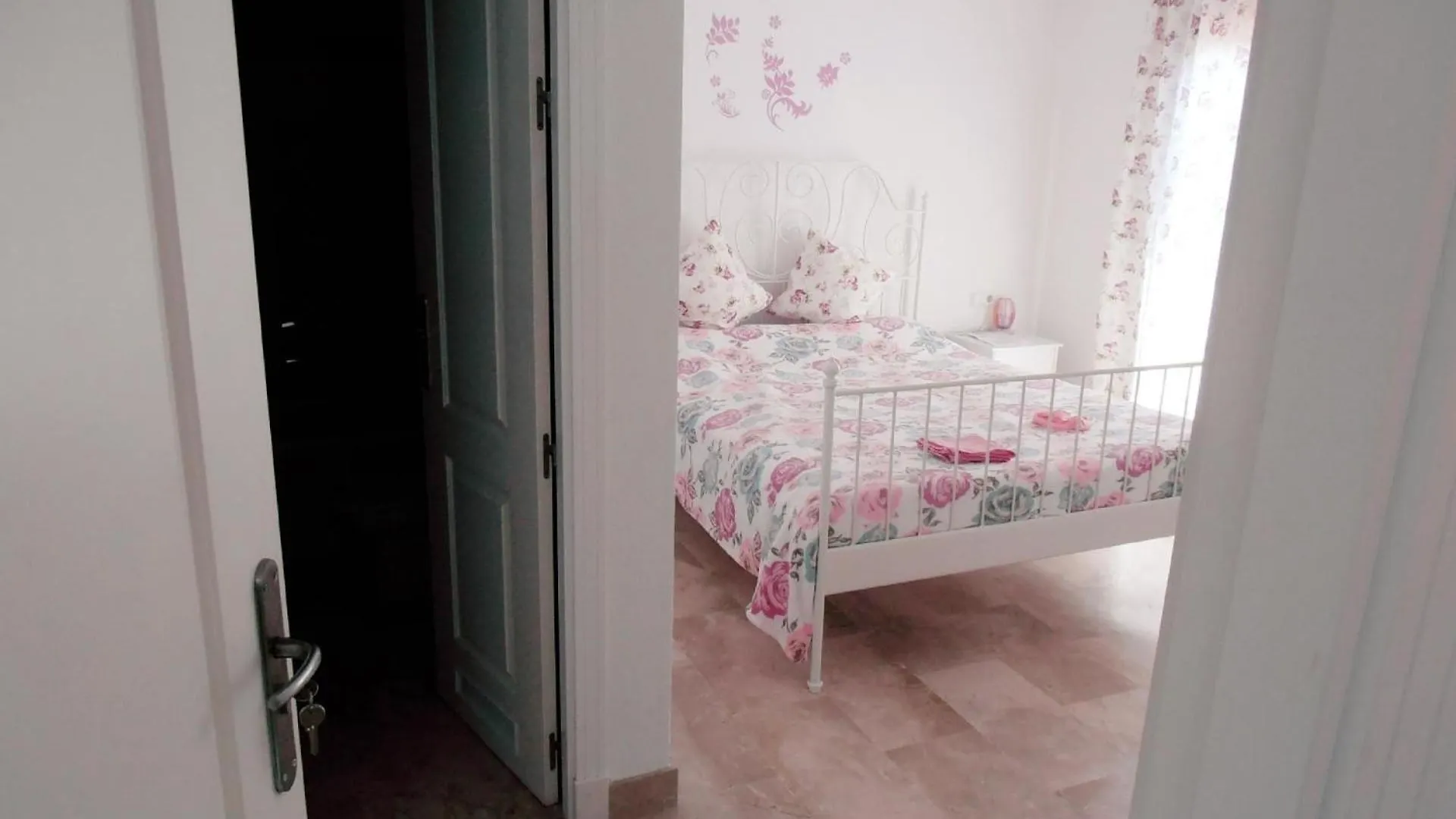 Apartment Ferienwohnung Auf Drei Ebenen Mit Vier Terrassen, Wlan U Gemeinschaftspool Estepona Spain